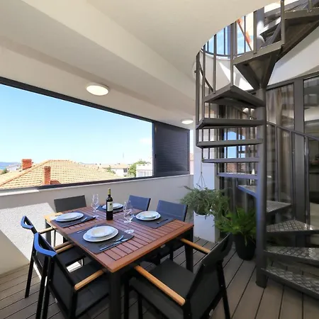 Penthouse Diem - Private Pool With Sea View Apartment